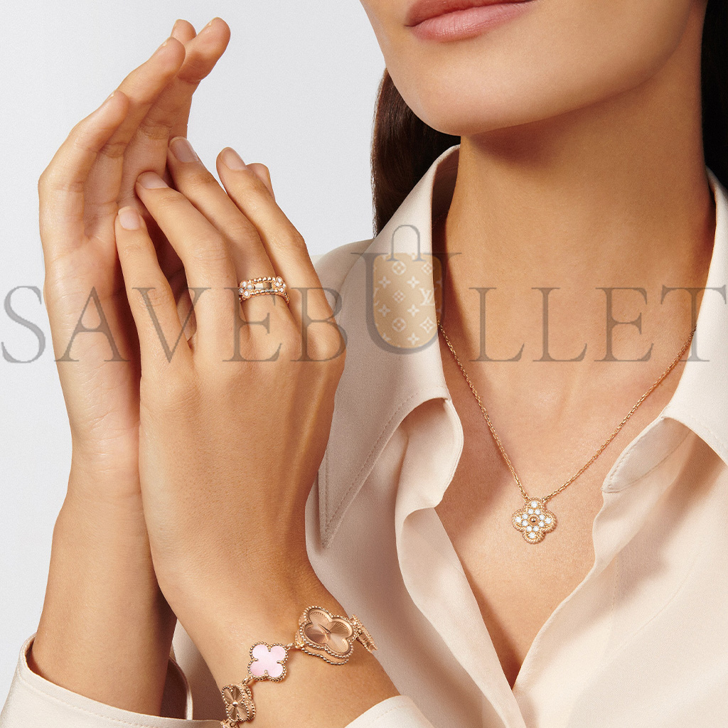 VAN CLEEF ARPELS VINTAGE ALHAMBRA PENDANT - ROSE GOLD, DIAMOND  VCARP2R300